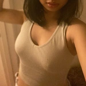 size small Adrenes basic collection! Nice and fitted crop top.